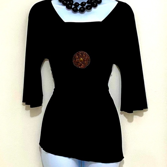 Saint Tropez West NWOT Flowing top with emblem. Polyester and spandex - Picture 3 of 8